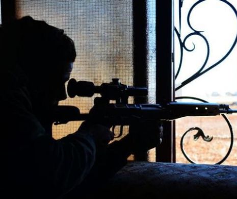 Un LUNETIST britanic a DECAPITAT un terorist ISIS de la 1.200 metri distanţă, în timp ce acesta învăţa noii recruţi cum să UCIDĂ prizonieri