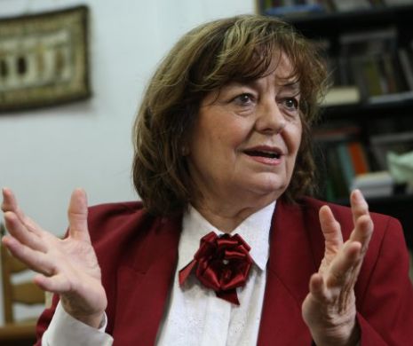 Acuzații dure ale scriitoarei Ana Blandiana:
„Se dorește scoaterea unor generații cu creierele spălate! Se face asta în numele libertății, dar și al prostiei!”