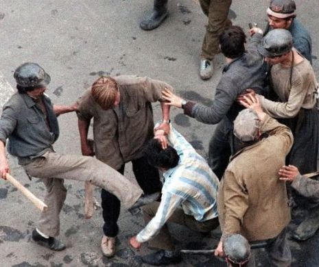 Anchetatorii sunt suspecţi de „diseminarea de informaţii nedestinate publicităţii”. Asociația revoluționarilor, scoasă de procurori din „Dosarul Mineriadei”