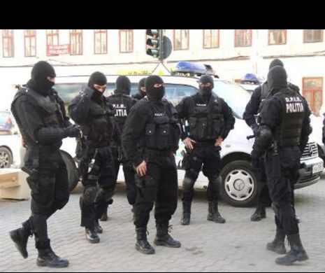 Clanurile de rromi cu PALATE, PERCHEZIȚIONATE cu mascații