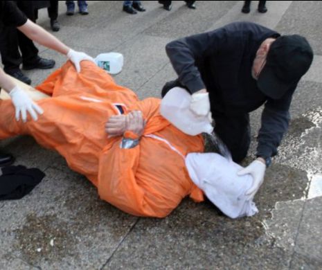 Doi americani din trei sunt de acord cu TORTURAREA suspecților de terorism