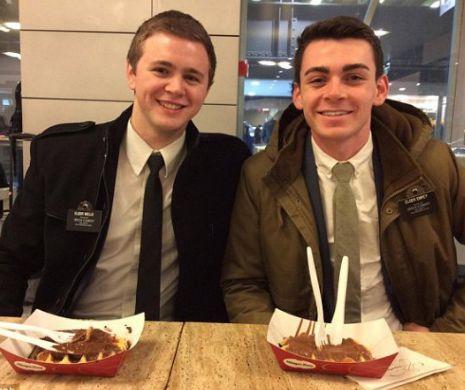 Este SUPRAVIEŢUITOR a TREI atentate! Povestea adolescentului care a luat parte la atentatele din Boston, Paris şi Bruxelles