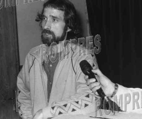Fotografii rare cu NICU şi VALENTIN CEAUŞESCU votând la ALEGERILE PREZIDENŢIALE din 1990. IMAGINI DE COLECŢIE cu figurile expresive ale celor doi l Foto