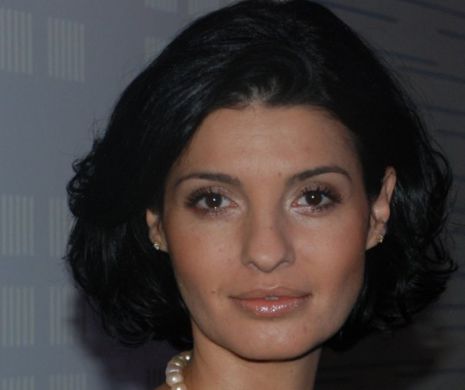 Frumoasa Lavinia Șandru este LIBERĂ ca pasărea cerului! A divorțat de fostul ministru Darius Vâlcov! FOTOGRAFII ÎN EXCLUSIVITATE  de la nunta lor, de acum 11 ani!