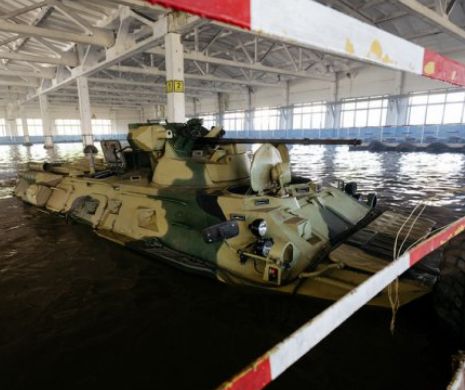 IMAGINI RARE cu atmosfera dintr-o FABRICĂ de ARMAMENT din Rusia. Aici sunt construite MAŞINĂRIILE BLINDATE l Foto