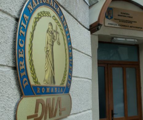 JUDECĂTOARE din Sinaia, acuzată că a primit MITĂ o HAINĂ de BLANĂ