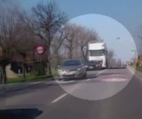 O camera de bord a surprins momentul in care soferul de TIR a suferit un ATAC CEREBRAL la volan. Haosul care a urmat