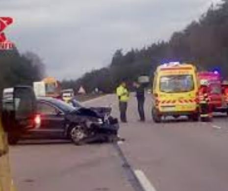 Patru ROMÂNI şi-au pierdut viaţa şi alţi trei au fost răniţi în urma unui ACCIDENT rutier grav în Cehia