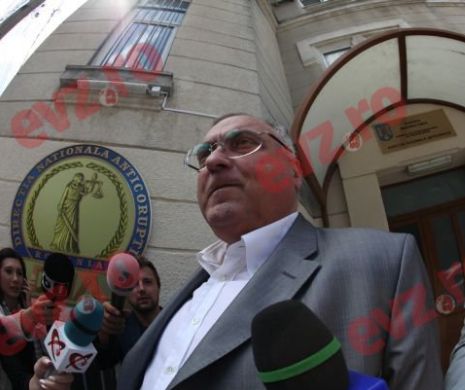 Procurorii DNA au pus sechestru pe averea lui Adamescu și au pregătit cătușele pentru fiul său
