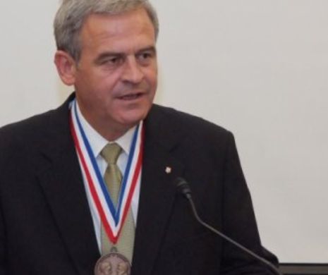 Societatea Timișoara: ”E o decizie pripită a președintelui, retragerea decorației Steaua României lui Tőkés”