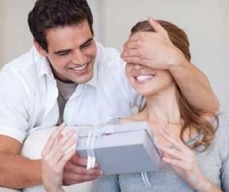 SONDAJ. Cum văd românii ziua de 8 martie: Femeia are ULTIMUL cuvânt