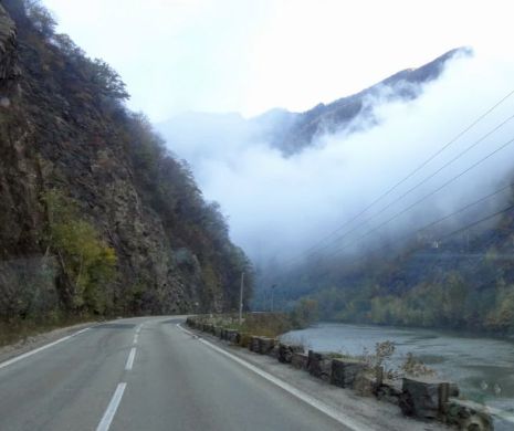 Valea Oltului, aproape blocată, de luni. Lucrări de consolidare la viaduct
