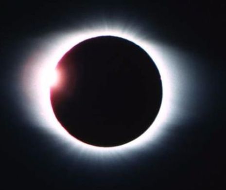 VESTE de ULTIMĂ ORĂ despre ECLIPSA TOTALĂ de soare de miercuri. Cum pot urmări ROMÂNII fenomenul RAR