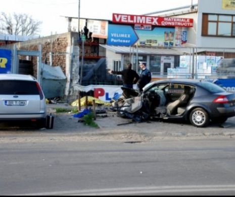 BREAKING NEWS: Cinci persoane au fost spulberaţi de o maşină într-o staţie de autobuz