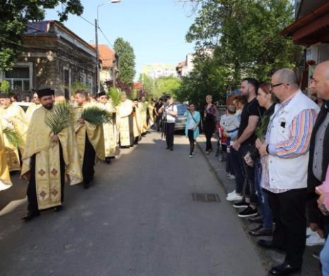 Cristian Popescu-Piedone a participat la Procesiunea de Florii. REACŢIA UNEI CREDINCIOASE la vederea edilului│Foto în articol