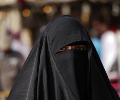 Cum sunt pedepsite femeile din zonele controlate de Statul Islamic. "Este mai dureros decat chinurile facerii"