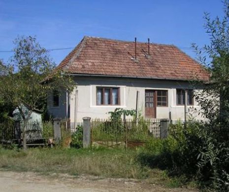 Descoperire MACABRĂ într-un sat din Vaslui. Cadavrul unui bărbat a fost găsit în plapumã, dupã jumãtate de an