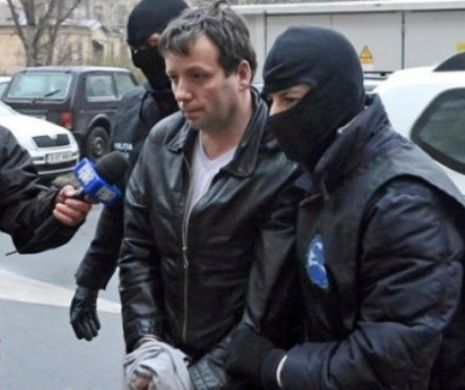 Hackerul român "Guccifer" implicat în scandalul email-urilor lui Hillary Clinton a fost dus în fața unui TRIBUNAL federal din SUA