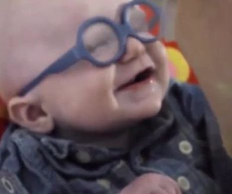 IMAGINILE care te vor face să PLÂNGI. REACȚIA COPLEȘITOARE a unui copil atunci când și-a VĂZUT pentru PRIMA OARĂ mama | VIDEO