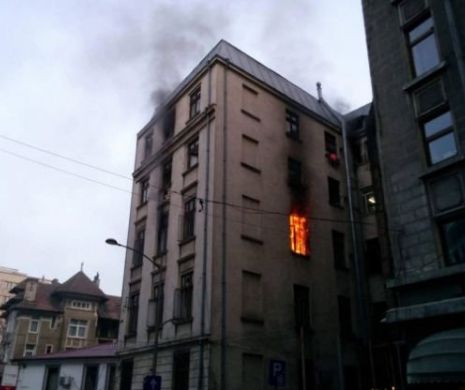 Încă un INCENDIU în zona PARCULUI IZVOR din Bucureşti. 10 PERSOANE au avut nevoie de îngrijiri MEDICALE
