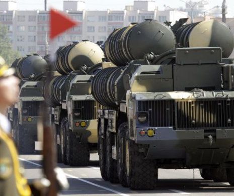 IRANUL a scos la paradă noile sisteme de rachete ANTIAERIENE S-300, cumpărate de la ruși
