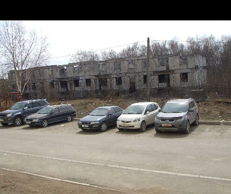 Nu ne-am învăţat minte. Românii tot se înghesuie să cumpere case  „pe hârtie”