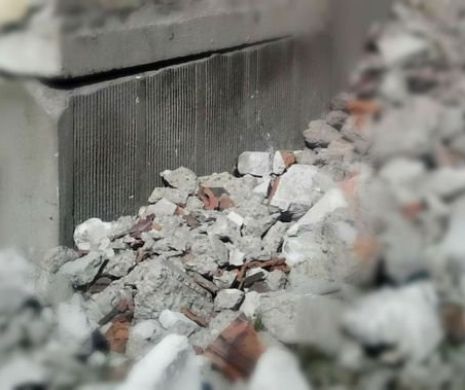 O fetiţă de 6 ani, MOARTĂ după ce o un PERETE a căzut peste ea