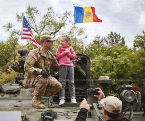 Cavaleria Statelor Unite ale Americii se află în centrul Chişinăului