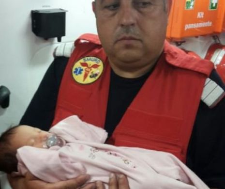 E cu putință așa ceva? Nou-născut găsit într-o pungă cu un cuțit în spate