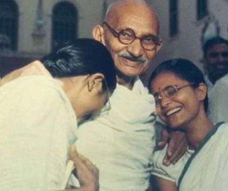FIORUL CASTITĂŢII. ADEVĂRUL despre viaţa sexuală a lui Ghandi