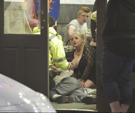 Imagini APOCALIPTICE de la apogeul DEPRAVĂRII! În ce hal ajung ENGLEZOAICELE după o seară de DISTRACŢIE în cluburile din Londra