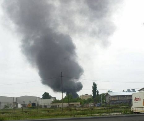 INCENDIU la un bloc din Capitală