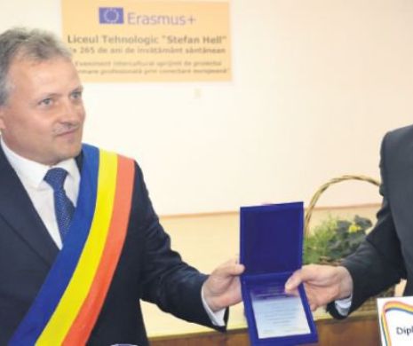 Întoarcerea savantului acasă. A luat Premiul Nobel după ce profesorul de chimie i-a explicat cum dealul din Şiria ar încăpea în penarul său