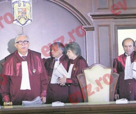 Judecătorii CCR decid mâine dacă alegerile locale se desfăşoară într-un tur sau două