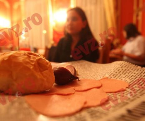 Parizerul este făcut din piele de pasăre, emulsie din șorici, zgârciuri, cartilagii și până la 19 aditivi