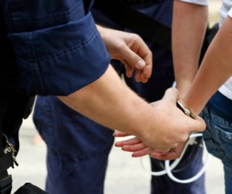 ŞANTAJATĂ SEXUAL de iubitul din Ciorogârla. O adolescentă, obligată să se culce cu doi tineri, timp de doi ani
