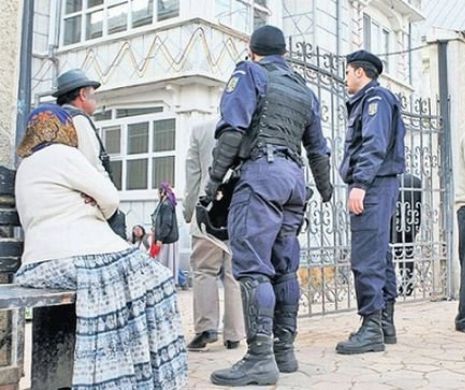 SCENE SÂNGEROASE într-o localitate din România! S-au bătut cu BÂTE şi TOPOARE, apoi AU ATACAT medicii aflaţi la faţa locului