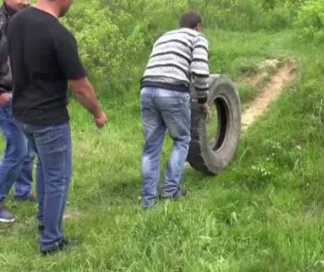 Tragedie in Romania. Au urcat un cauciuc pe un deal si apoi l-au scapat. Ce a urmat este ingrozitor
