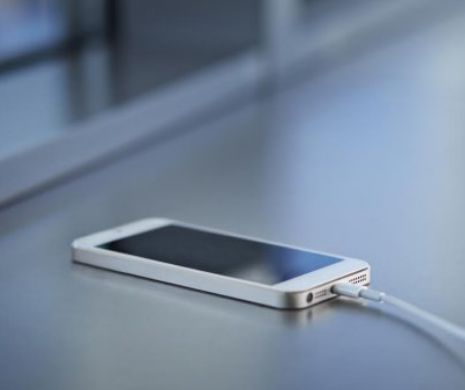 Un copil de 9 ani din Galati A MURIT dupa ce si-a bagat telefonul la incarcat. Ce s-a intamplat in acel moment