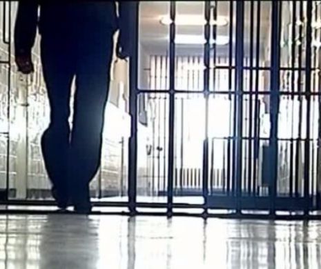 Un deţinut a ATACAT un judecător în sala de judecată