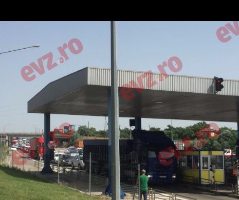 AGLOMERAȚIE spre litoral. Cozi ENORME la Fetești, din cauza sistemului de plată DEFECT