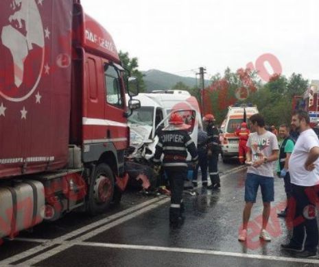 BREAKING NEWS. Accident grav în cu cel puţin ZECE VICTIME în Caraş-Severin! A fost activat planul ROȘU de intervenție