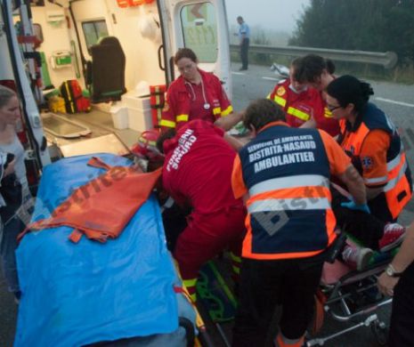COD ROŞU de intervenţie în Bistriţa-Năsăud după un accident cumplit. Cel puţin zece persoane au fost rănite în urma coliziunii dintre două microbuze