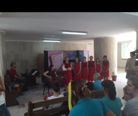 COPILAȘII SĂRMANI AU CÂNTAT PENTRU COPILAȘII BOLNAVI !