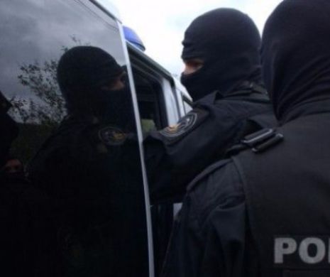 Descinderi ale procurorilor la DOMICILIUL unor indivizi BĂNUIȚI că au prejudiciat STATUL cu DOUĂ MILIOANE de LEI