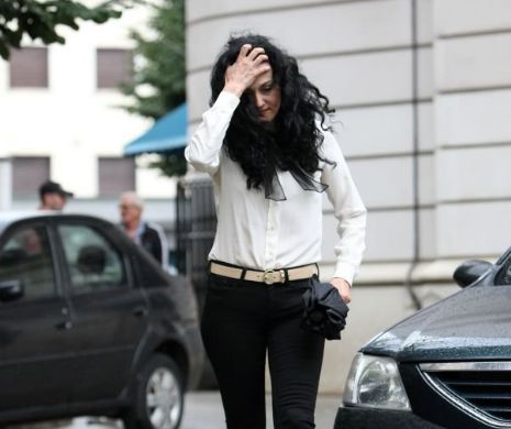În lacrimi la proces. Alina Bica a plâns de nervi după ce a auzit ce a spus denunţătorul