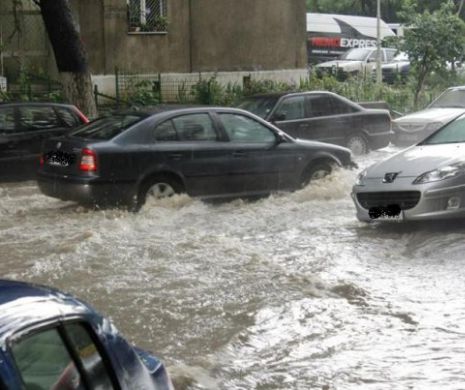 INUNDAŢIILE din Bucureşti au convocat şedinţă la Primăria Capitalei. Gabriela Firea a convocat COMANDAMENTUL pentru SITUAŢII de URGENŢĂ