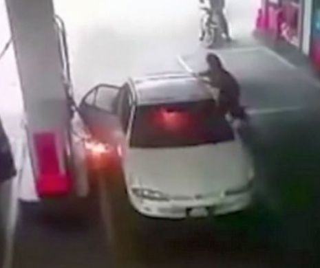 L-a lasat singur in masina si a provocat un dezastru. Ce s-a intamplat in interior