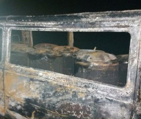 O autoutilitară care transporta motorină a luat FOC pe autostradă