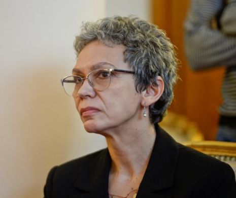 OANA PELLEA - radiografie dură a României!
„Omenirea e în prag de a schimba macazul, iar noi discutăm despre fotbal și acceptăm ca un PARLAMENT PLIN DE PENALI ȘI HOȚI să-și bată joc de o țară întreagă!”